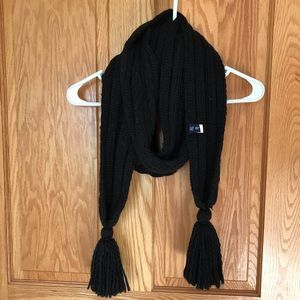 Gap Scarf - Black Color